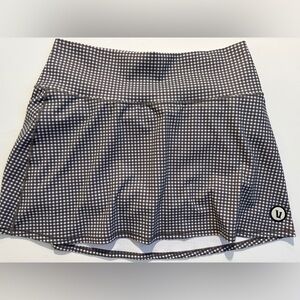 Vuori Women’s Gingham Athletic Skort Size Medium Grey White Tennis Golf Skirt
